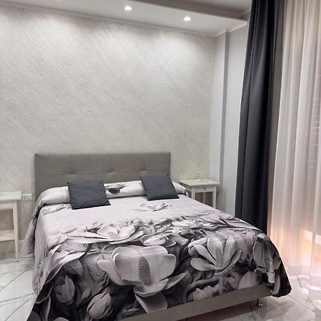 Lady Mary'S Luxury Suites Наполи Екстериор снимка