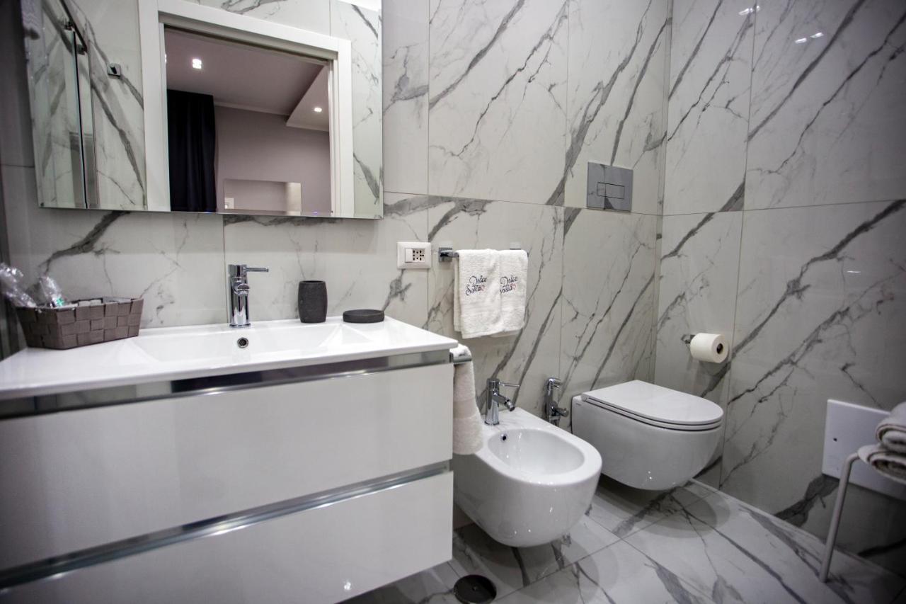 Lady Mary'S Luxury Suites Наполи Екстериор снимка