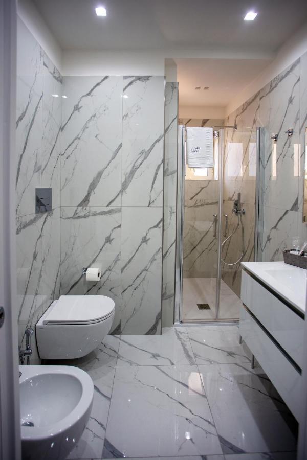 Lady Mary'S Luxury Suites Наполи Стая снимка