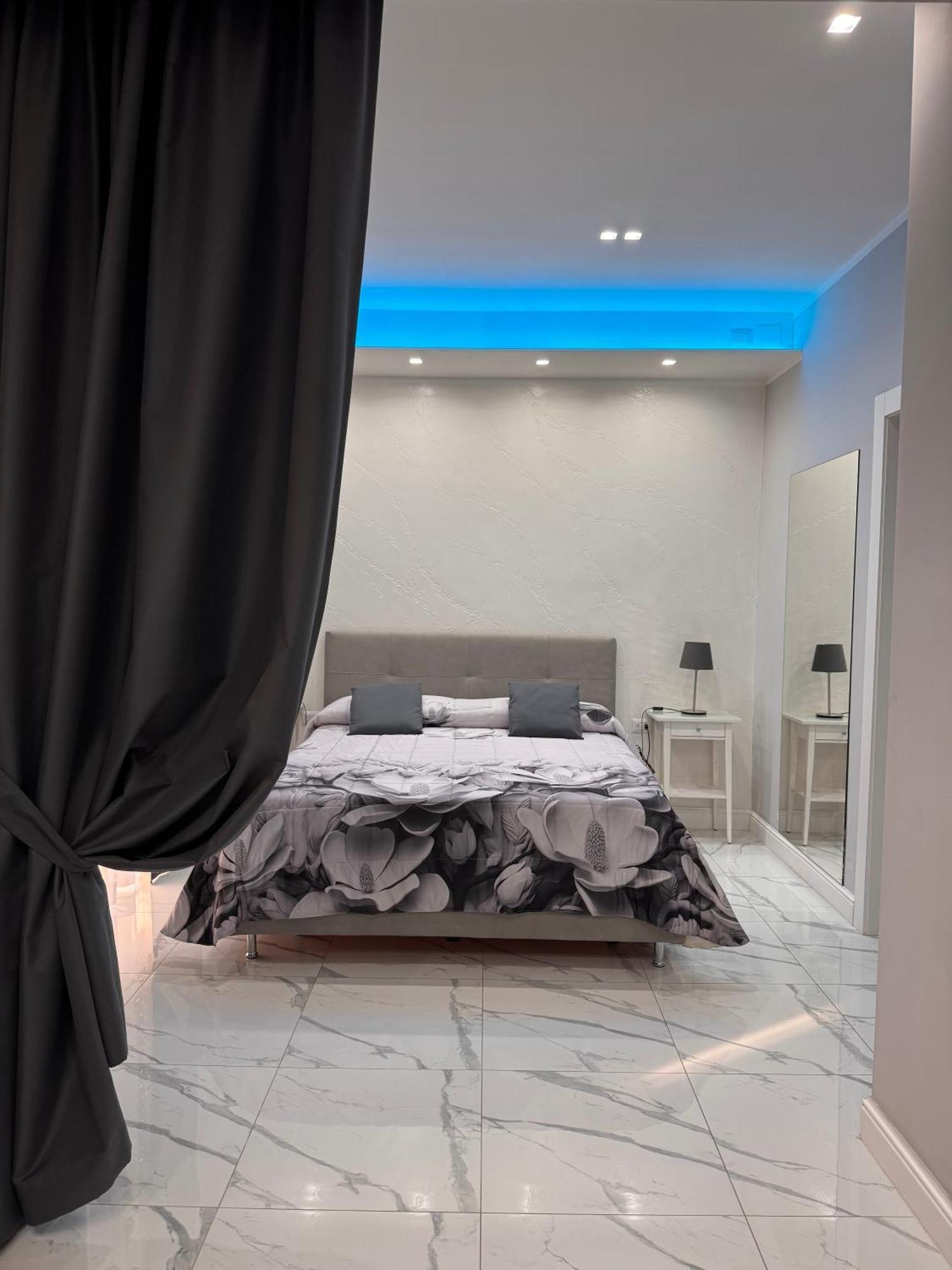 Lady Mary'S Luxury Suites Наполи Екстериор снимка