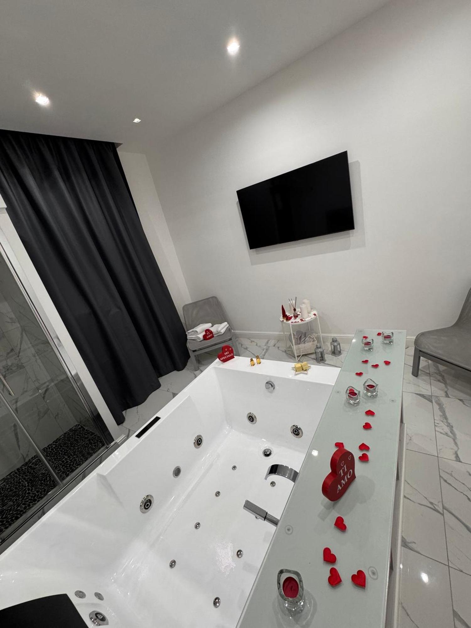 Lady Mary'S Luxury Suites Наполи Екстериор снимка