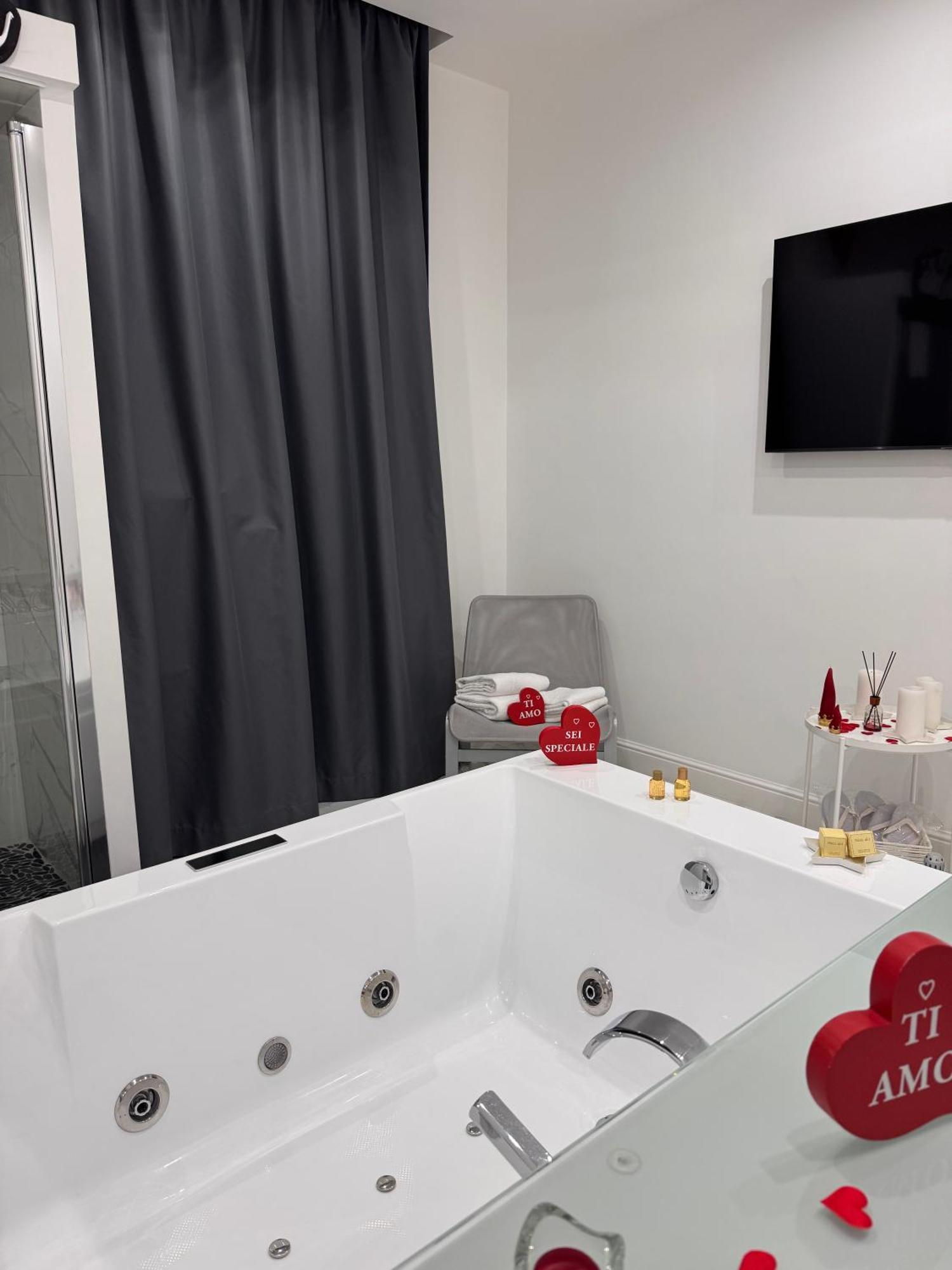Lady Mary'S Luxury Suites Наполи Екстериор снимка