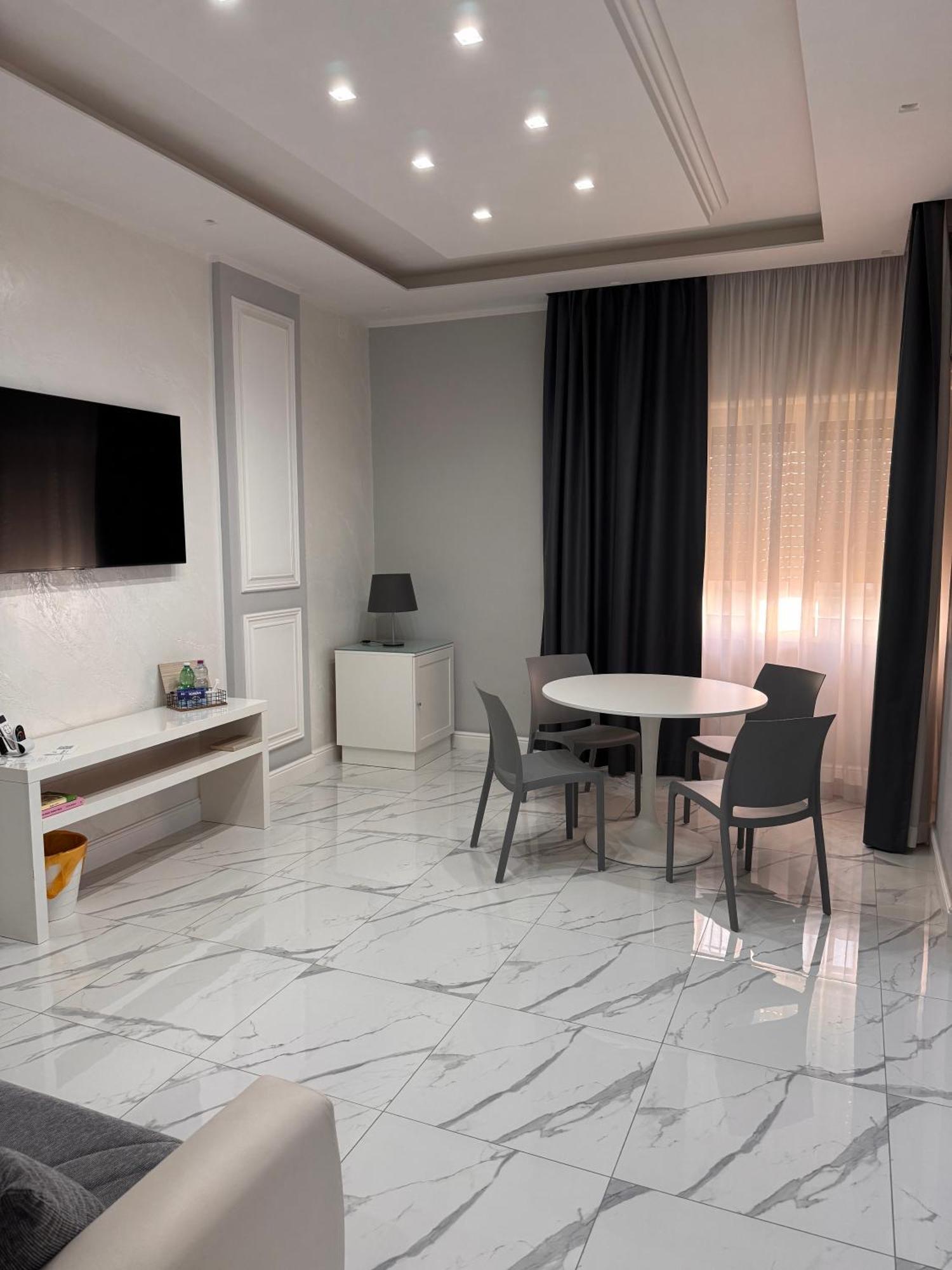 Lady Mary'S Luxury Suites Наполи Екстериор снимка