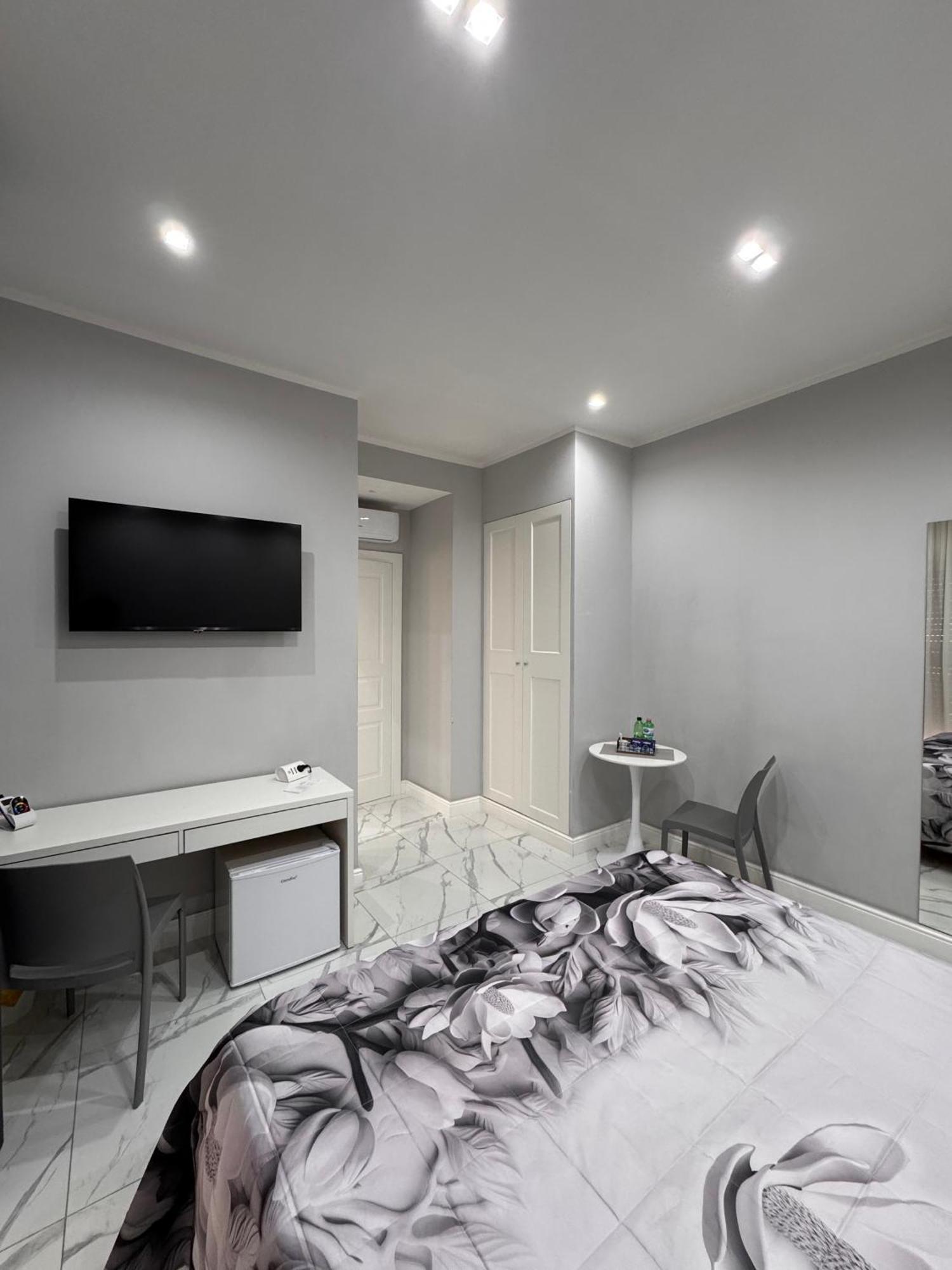 Lady Mary'S Luxury Suites Наполи Екстериор снимка